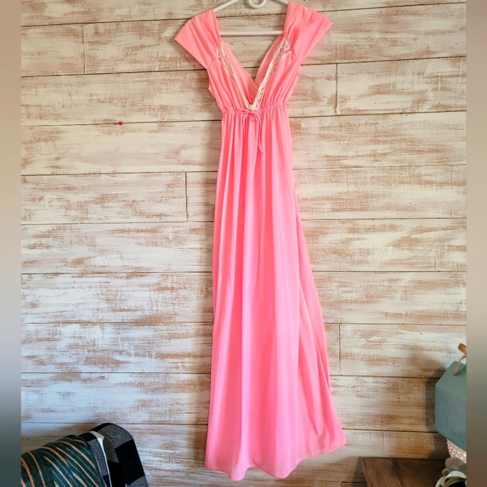 Vintage 60s 70s Negligee Nightgown bubble gum pink